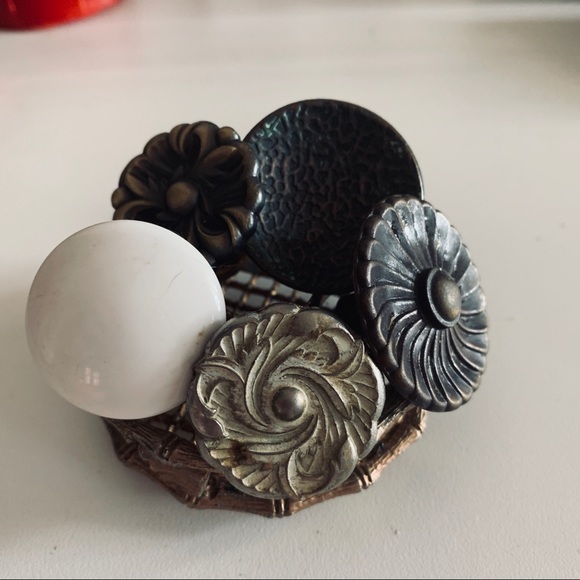 Bundle of vintage hardware drawer knobs - Picture 2 of 8
